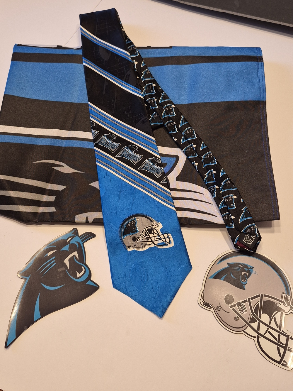 NFL Carolina Panthers Fan Bundle- Logo Tie/Magnets/Banner